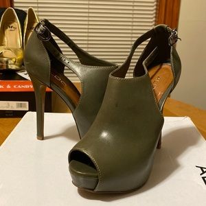 Women’s shoe